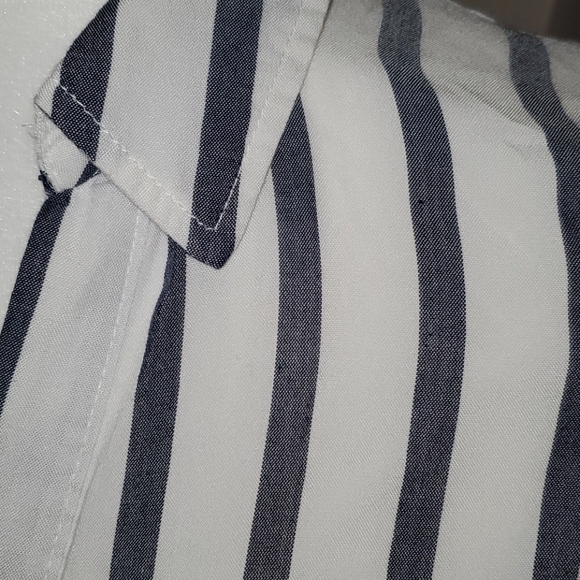 Button down, striped. - Picture 4 of 4